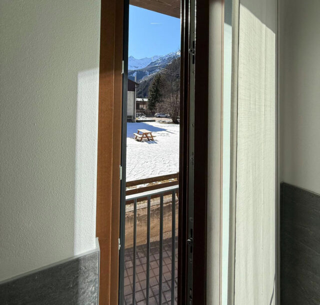 Bagno-piccolo-5---porta-finestra